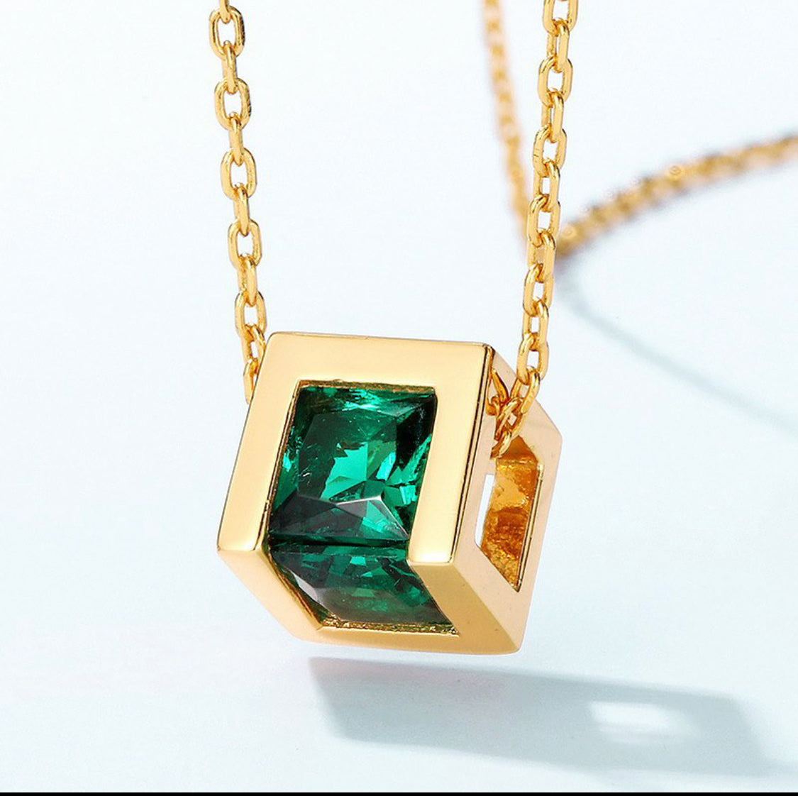 STATEMENT JEWELRY: Making a Bold Fashion Statement with Accessories