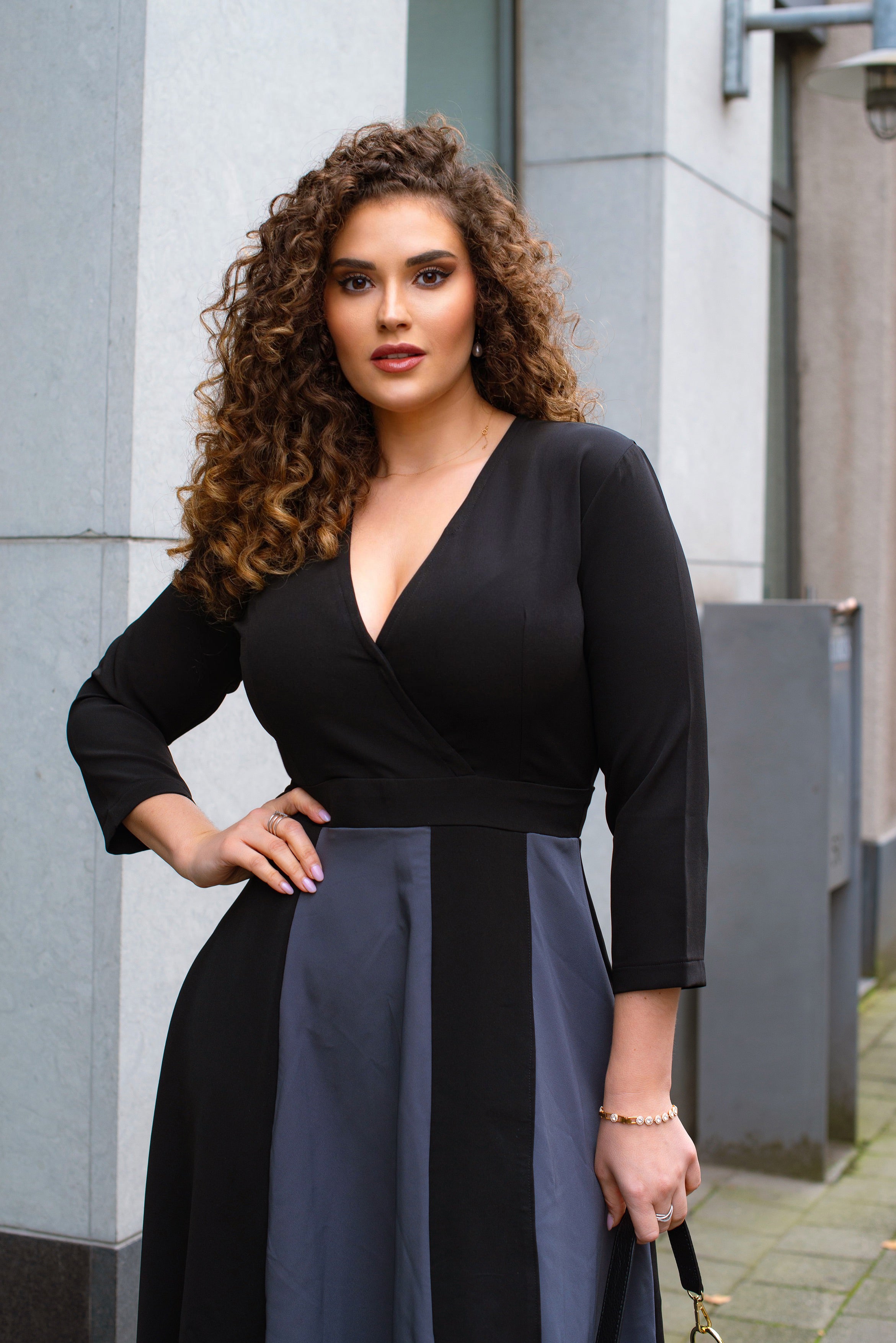 De NANZ Aurelia gedrapeerde maxi-jurk