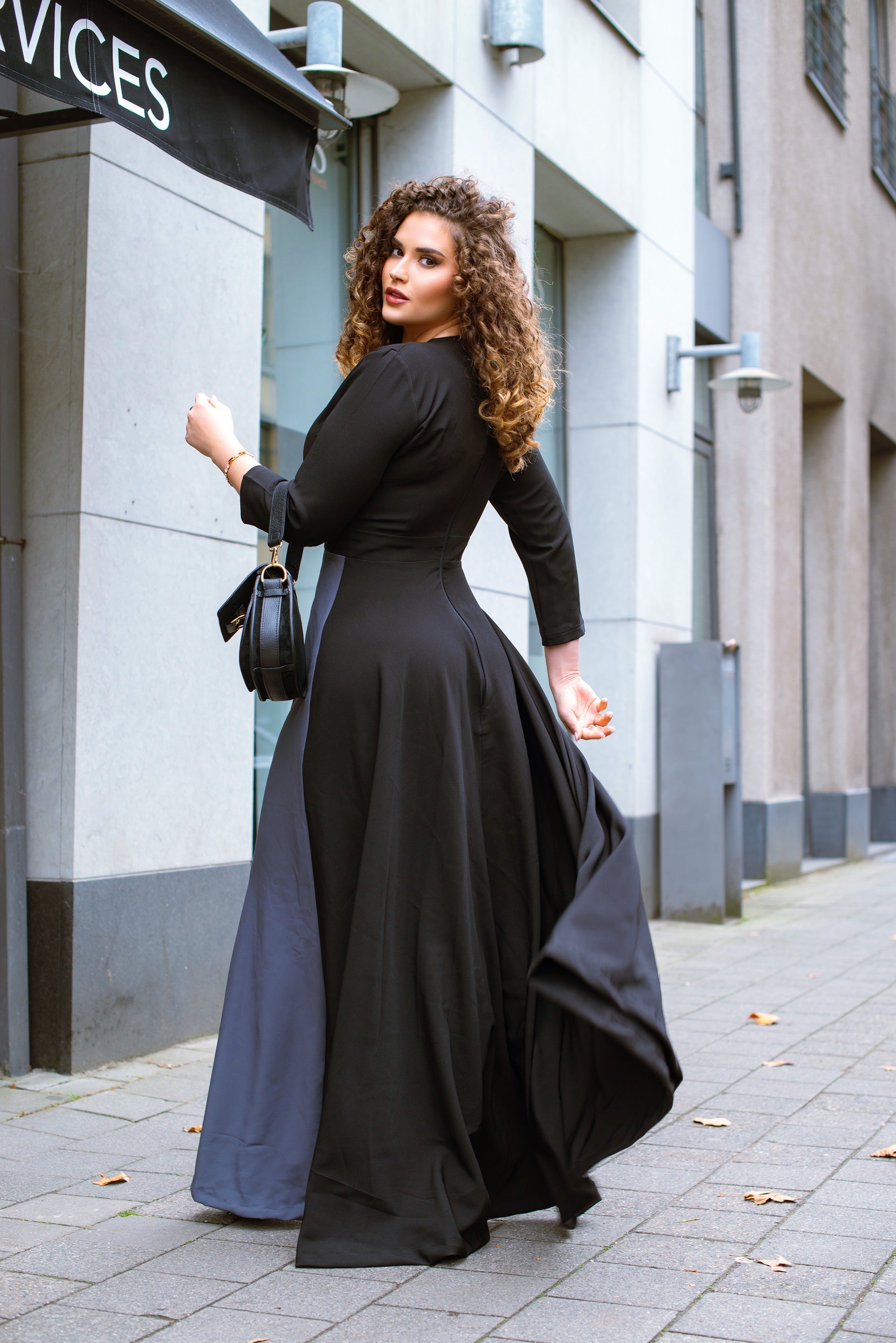 De NANZ Aurelia gedrapeerde maxi-jurk