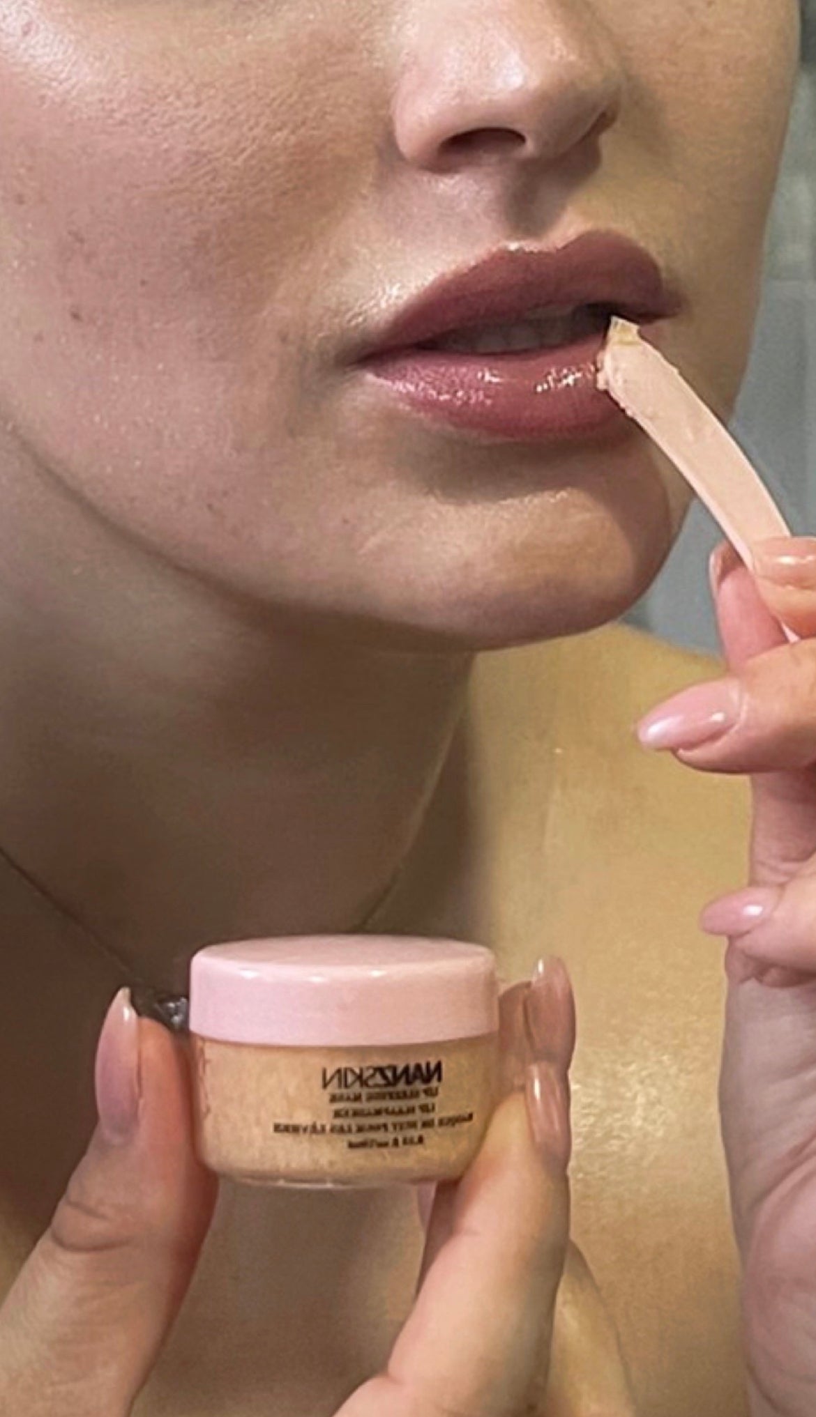NANZSKIN Honing Lip Scrub